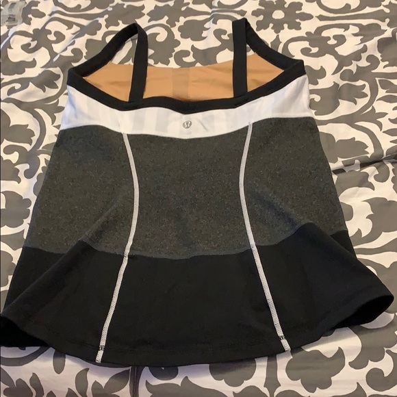 Lululemon workout top with shelf bra - Picture 2 of 2